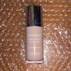 Neutrogena Hydro Boost Foundation Brand New 1 oz